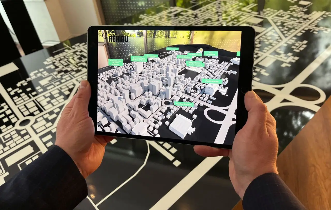 Media REHAU AR-Anwendung auf Tablet – interaktive Augmented Reality Produktpräsentation